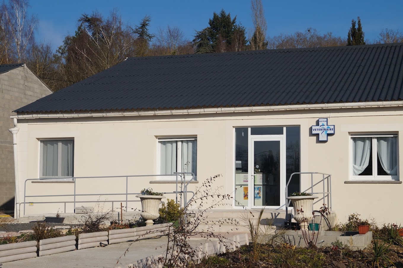 Extérieur de la Clinique Vétérinaire RAMJA à Neuvy-sur-Loire
